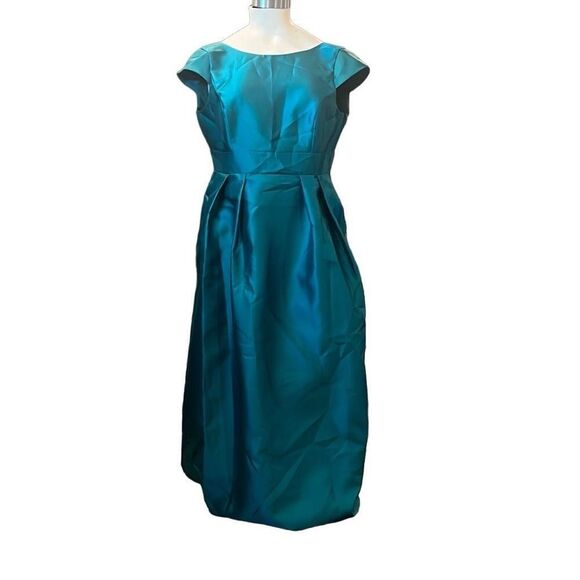 Alfred Sung Woman’s Dress Gown Wedding - Picture 3 of 12